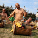 12.08.2017 Nowa Słupia. Zespół grający na bębnach w Centrum Kulturowo - Archeologicznym / Marzena Mąkosa - Radio Kielce / 51. Dymarki w Centrum Kulturowo - Archeologicznym.