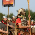 12.08.2017 Nowa Słupia. Prezentacja zawodników biorących udział w odtworzeniu scen batalistycznych / Marzena Mąkosa - Radio Kielce / 51. Dymarki w Centrum Kulturowo - Archeologicznym.