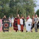 12.08.2017 Nowa Słupia. Prezentacja zawodników biorących udział w odtworzeniu scen batalistycznych / Marzena Mąkosa - Radio Kielce / 51. Dymarki w Centrum Kulturowo - Archeologicznym.