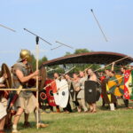 12.08.2017 Nowa Słupia. Odegranie scen batalistycznych / Marzena Mąkosa - Radio Kielce / 51. Dymarki w Centrum Kulturowo - Archeologicznym.