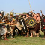 12.08.2017 Nowa Słupia. Odegranie scen batalistycznych / Marzena Mąkosa - Radio Kielce / 51. Dymarki w Centrum Kulturowo - Archeologicznym.