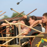 12.08.2017 Nowa Słupia. Odegranie scen batalistycznych / Marzena Mąkosa - Radio Kielce / 51. Dymarki w Centrum Kulturowo - Archeologicznym.