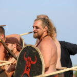 12.08.2017 Nowa Słupia. Odegranie scen batalistycznych / Marzena Mąkosa - Radio Kielce / 51. Dymarki w Centrum Kulturowo - Archeologicznym.