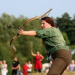 12.08.2017 Nowa Słupia. Odegranie scen batalistycznych / Marzena Mąkosa - Radio Kielce / 51. Dymarki w Centrum Kulturowo - Archeologicznym.