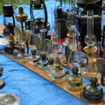 12.08.2017 Kielce. Stare lampy na giełdzie kolekcjonerskiej w WDK / Marzena Mąkosa - Radio Kielce / Kielce. Giełda kolekcjonerska w Wojewódzkim DOmu