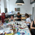 12.08.2017 Kielce. Uczestnicy warsztatów tworzą biżuterię w Instytucie Dizajnu / Marzena Mąkosa - Radio Kielce / Warsztaty tworzenia biżuterii w Instytucie Dizajnu