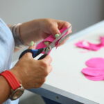 12.08.2017 Kielce. Przygotowywanie materiałów, z których ma powstać nowoczesna biżuteria / Marzena Mąkosa - Radio Kielce / Warsztaty tworzenia biżuterii w Instytucie Dizajnu