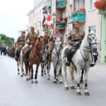 12.08.2017 Kielce. Kawaleria konna wprowadziła uczestników Marszu Szlakiem Kadrówki / Marzena Mąkosa - Radio Kielce / Wkroczenie uczestników kadrówki