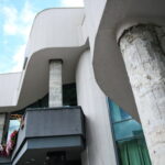 14.08.2017 Kielce. Budynek Kieleckiego Centrum Kultury przygotowany pod remont elewacji / Marzena Mąkosa - Radio Kielce / Remont w KCK. Zakończy modernizację obiektu