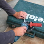 14.08.2017 Kielce. Szlifowanie elementów / Marzena Mąkosa - Radio Kielce / Remont w KCK. Zakończy modernizację obiektu