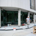 14.08.2017 Kielce. Remont elewacji i posadzek / Marzena Mąkosa - Radio Kielce / Remont w KCK. Zakończy modernizację obiektu