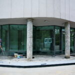 14.08.2017 Kielce. Remont posadzek na zewnątrz budynku / Marzena Mąkosa - Radio Kielce / Remont w KCK. Zakończy modernizację obiektu