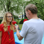 Kielce. Baseny w ogrodzie letnim Radia Kielce / Marzena Mąkosa - Radio Kielce / Kielce. Baseny w ogrodzie letnim Radia Kielce. Paulina Buk, ratowniczka wodna z basenu "Perła" Nowiny rozmawia z Pawłem Solarzem