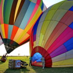 18.08.2017 Pińczów. Fiesta Balonowa. / Marzena Mąkosa - Radio Kielce / Kolorowe balony na terenie Aeroklubu w Pińczowie