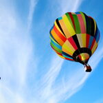 18.08.2017 Pińczów. Fiesta Balonowa. / Marzena Mąkosa - Radio Kielce / Balony wznoszące się nad Pińczowem