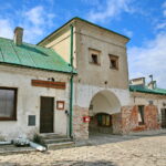 23.08.2017 Chęciny. Cuda pod Dachem. Franciszkańskie Centrum Profilaktyki Uzależnień. / Marzena Mąkosa - Radio Kielce / Dach i poddasze ośrodka dla uzależnionych wymagają remontu.