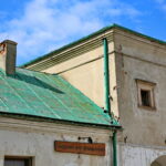 23.08.2017 Chęciny. Cuda pod Dachem. Franciszkańskie Centrum Profilaktyki Uzależnień. / Marzena Mąkosa - Radio Kielce / Dach i poddasze ośrodka dla uzależnionych wymagają remontu.