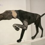 25.08.2017 Kielce. BWA. Wernisaż wystawy „Geo.grafia sztuki” / Marzena Mąkosa - Radio Kielce / Witold Zaręba "TRESURA 1". Materiały z których wykonana jest praca : linoryt, filc, guziki metalowe, drewno polichromowane.