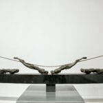 25.08.2017 Kielce. BWA. Wernisaż wystawy „Geo.grafia sztuki” / Marzena Mąkosa - Radio Kielce / Halina Stawowy-Dombrowska "Z CYKLU DEKALOG". Materiały z których wykonana jest praca :brąz, granit.