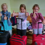 28.08.2017 Kielce. Zespół Szkół Ponadgimnazjalnych Nr 1. Dzieci z północy Polski odpoczną w Kielcach / Marzena Mąkosa - Radio Kielce / Na zdjęciu : Zuzia, Marysia i Zuzia