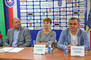 29.08.2017 Kielce. PSS "Społem" tytularnym sponsorem kieleckich siatkarzy / Marzena Mąkosa - Radio Kielce / Jacek Sęk - Wiceprezes Polskiego Związku Piłki Siatkowej; Helena Gontarz - Prezes Zarządu Społem Kielce; Grzegorz Pabis - Wiceprezes Zarządu ds. Handlu Społem Kielce