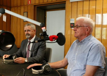 29.08.2017 Kielce. „Punkty widzenia” - na zdjęciu goście audycji: Kazimierz Mądzik, kurator oświaty oraz Stanisław Fidos, wiceprezes Zarządu Okręgu Świętokrzyskiego ZNP / Marzena Mąkosa - Radio Kielce / „Punkty widzenia” - na zdjęciu goście audycji: Kazimierz Mądzik, kurator oświaty oraz Stanisław Fidos, wiceprezes Zarządu Okręgu Świętokrzyskiego ZNP