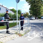 29.08.2017 Kielce. Kontrola terenów przy szkołach. / Marzena Mąkosa - Radio Kielce / Policjanci monitorują tereny przy szkołach. Na zdjęciu : sierż. Małgorzata Pędzik i mł.asp. Artur Majchrzak z Wydziału Ruchu Drogowego KMP Kielce