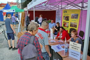 29.08.2017 Kielce. Targi pracy na kieleckim Rynku. / Marzena Mąkosa - Radio Kielce / Targi pracy na kieleckim Rynku