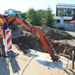 30.08.2017 Kielce. Awaria wodociągu na rondzie Czwartaków. / Marzena Mąkosa - Radio Kielce / Awaria wodociągu na rondzie Czwartaków w Kielcach