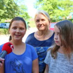 30.08.2017 Kielce. Briefing prasowy. Spotkanie sekretarza stanu w Ministerstwie Edukacji Narodowej z dziećmi z Nakła. / Marzena Mąkosa - Radio Kielce / Amelia i Aurelia - dzieci z Nakła