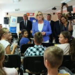 30.08.2017 Kielce. Briefing prasowy. Spotkanie sekretarza stanu w Ministerstwie Edukacji Narodowej z dziećmi z Nakła. / Marzena Mąkosa - Radio Kielce / Marzena Machałek - sekretarz stanu w Ministerstwie Edukacji Narodowej przyjechała do dzieci z Nakła