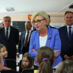 30.08.2017 Kielce. Briefing prasowy. Spotkanie sekretarza stanu w Ministerstwie Edukacji Narodowej z dziećmi z Nakła. / Marzena Mąkosa - Radio Kielce / Marzena Machałek - sekretarz stanu w Ministerstwie Edukacji Narodowej spotkała się z dziećmi z Nakła w Zespole Szkół Ponadgimnazjalnych nr 1 w Kielcach