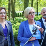 30.08.2017 Kielce. Briefing prasowy. Spotkanie sekretarza stanu w Ministerstwie Edukacji Narodowej z dziećmi z Nakła. / Marzena Mąkosa - Radio Kielce / Briefing prasowy. Agata Wojtyszek - wojewoda świętokrzyski, Marzena Machałek - sekretarz stanu w Ministerstwie Edukacji Narodowej oraz Kazimierz Mądzik - świętokrzyski kurator oświaty