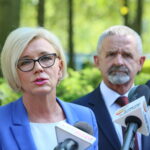 30.08.2017 Kielce. Briefing prasowy. Spotkanie sekretarza stanu w Ministerstwie Edukacji Narodowej z dziećmi z Nakła. / Marzena Mąkosa - Radio Kielce / Briefing prasowy. Marzena Machałek - sekretarz stanu w Ministerstwie Edukacji Narodowej oraz Kazimierz Mądzik - świętokrzyski kurator oświaty w Zespole Szkół Ponadgimnazjalnych nr 1 w Kielcach