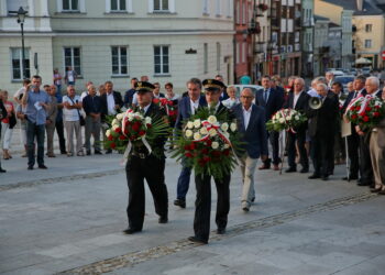 31.08.2017 Kielce. Święto Wolności i Solidarności. / Marzena Mąkosa - Radio Kielce / Święto Wolności i Solidarności. Prezydenci Kielc składają kwiaty pod pomnikiem Popiełuszki