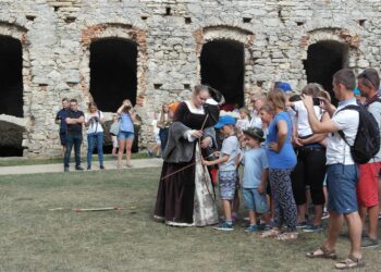 15.08.2017 Piknik historyczny na zamku Krzyżtopór w Ujeździe / Emilia Sitarska - Radio Kielce / Piknik historyczny na zamku Krzyżtopór w Ujeździe