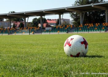 Staszów. Nowy stadion / MJ - staszow.pl / Nowy stadion w Staszowie