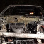 W samochodzie, który spłonął w Ciekotach znajdowały się zwłoki dwóch osób / Dawid Skowroński - TVP3 Kielce / W samochodzie, który spłonął w Ciekotach znajdowały się zwłoki dwóch osób