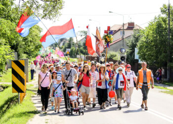 8.8.2016 Kielce. Pielgrzymi zmierzający na Jasną Górę dotarli do Kielc. / Wojciech Habdas - Radio Kielce /  Pielgrzymi zmierzający na Jasną Górę