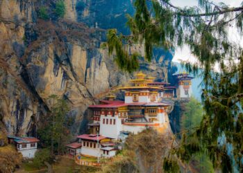 Bhutan. Tygrysie Gniazd / Mirosław Lubarski