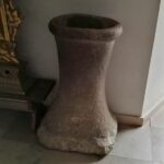 1000-letnia chrzcielnica znajdująca się w kościele / Emilia Sitarska / Radio Kielce