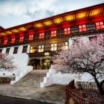 Bhutan. Tashichho Dzong - Forteca  Wspaniałej Religii / Mirosław Lubarski