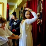 22.08.2017 Kielce. Przygotowania do spektaklu "Wesele" Stanisława Wyspiańskiego. / Marzena Mąkosa - Radio Kielce / Wybór kostiumów. Monika Miller