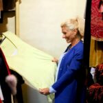 22.08.2017 Kielce. Przygotowania do spektaklu "Wesele" Stanisława Wyspiańskiego. / Marzena Mąkosa - Radio Kielce / Wybór kostiumów. Renata Morąg