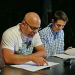 28.08.2017 Kielce. Przygotowania do spektaklu "Wesele" Stanisława Wyspiańskiego. / Marzena Mąkosa - Radio Kielce / Próba w Teatrze im. Stefana Żeromskiego w Kielcach. Na zdjęciu : Rafał Szymczyk i Marcin Różyc