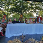 31.08.2017 Kielce. Przygotowania do spektaklu "Wesele" Stanisława Wyspiańskiego. / Karol Żak - Radio Kielce / Próba spektaklu w ogródku Radio Kielce