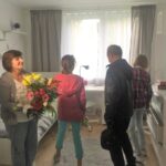 Fundacja "Fabryka Marzeń" oddaje rodzinie Chatysów wyremontowane mieszkanie / Monika Miller / Radio Kielce