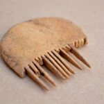 Grzebień kościany, Kobylniki, pow. Busko Zdrój, kultura przeworska (80 – 260 r.) / Muzeum Narodowe w Kielcach / Grzebień kościany, Kobylniki, pow. Busko Zdrój, kultura przeworska (80 – 260 r.)