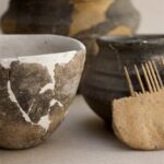 Naczynia gliniane, Kobylniki, pow. Busko Zdrój, kultura przeworska (200 r. p.n.e. – 160 r.), Pełczyska, pow. Pińczów, kultura przeworska (351 – 450 r.), Wiślica, pow. Busko Zdrój, wczesne średniowiecze (X/XI – poł. XIII w.); grzebień kościany, Kobylniki, pow. Busko Zdrój, kultura przeworska (80 – 260 r.) / Muzeum Narodowe w Kielcach / Naczynia gliniane, Kobylniki, pow. Busko Zdrój, kultura przeworska (200 r. p.n.e. – 160 r.), Pełczyska, pow. Pińczów, kultura przeworska (351 – 450 r.), Wiślica, pow. Busko Zdrój, wczesne średniowiecze (X/XI – poł. XIII w.); grzebień kościany, Kobylniki, pow. Busko Zdrój, kultura przeworska (80 – 260 r.)