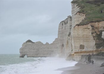 Normandia. Alabastrowe Wybrzeże. Etretat / Wojciech Białek